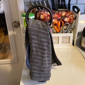 Hand towel holder brown